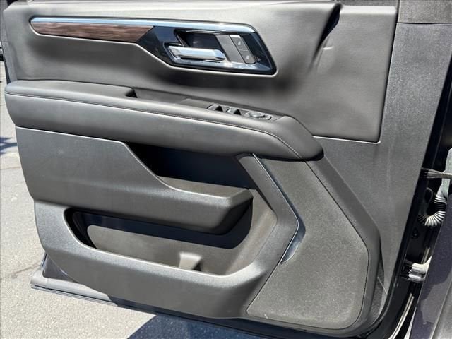 2025 Chevrolet Suburban LS