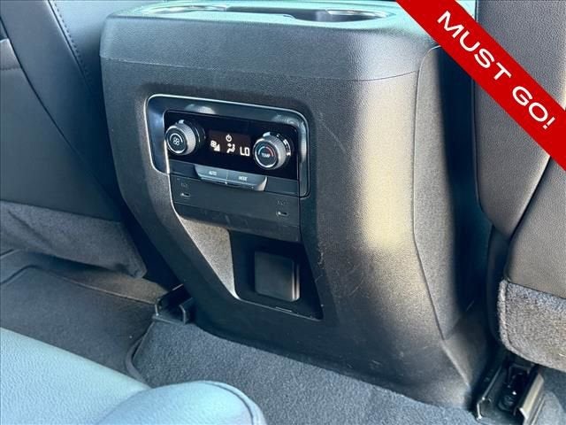 2025 Chevrolet Suburban LT