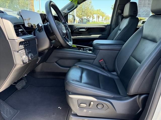 2025 Chevrolet Suburban LT