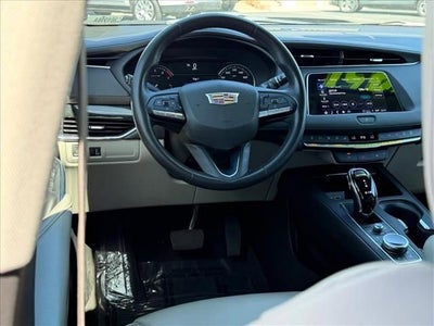 2023 Cadillac XT4 Premium Luxury