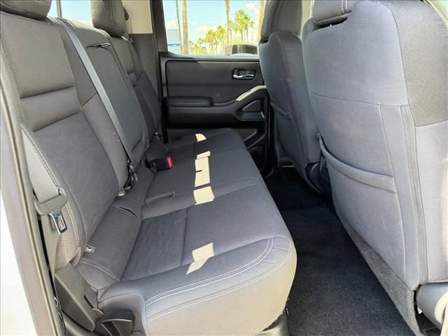 2022 Nissan Frontier Crew Cab SV 4x4