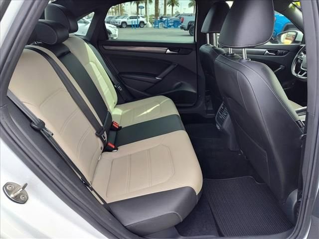 2021 Volkswagen Passat 2.0T R-Line