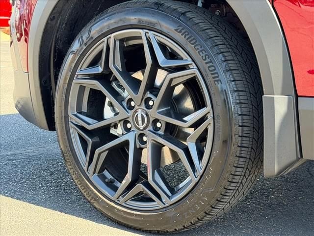 2025 Nissan Kicks SR FWD